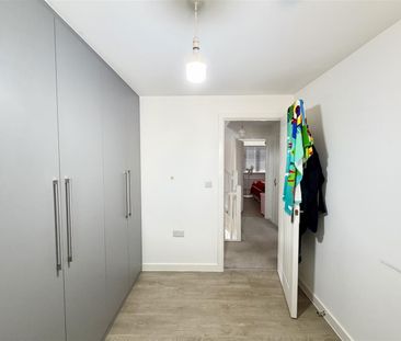 4 Bedroom House To Let - Photo 5