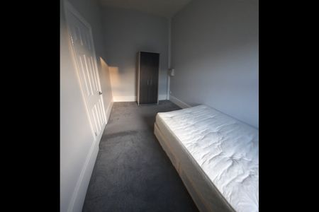 1 Bed Flat, Osbaldeston Road, N16 - Photo 2