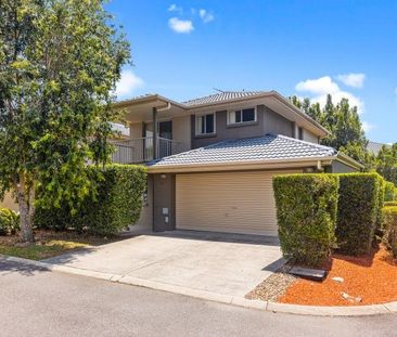 3-Bedroom Townhouse with Ensuite, Double Garage & Complex Pool - Photo 2