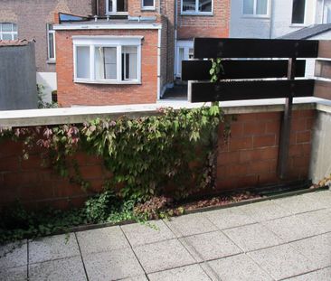 Centraal gelegen appartement met 2 slpk, terras en parking. - Foto 3