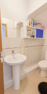 Studio Flat, Church Lane, E11 - Photo 4