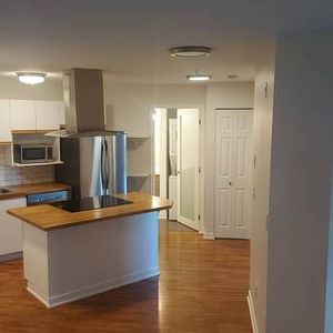 Bright, renovated 2br unit in Garibaldi Estates - Photo 2