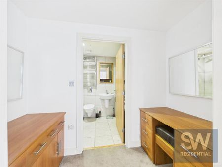 2 bedroom penthouse to rent - Photo 4