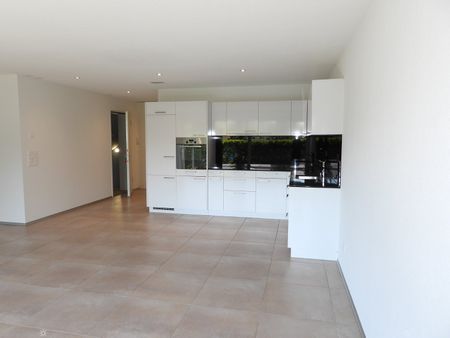 Moderne 3.5 Zimmerwohnung mit Gartensitzplatz - Photo 3