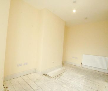 6 bedroom terraced house to rent - Photo 3