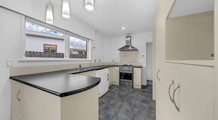 Beautiful 3-Bedroom Home for Rent in Opaheke - Photo 3