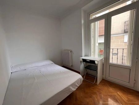 Calle de Grafal, Madrid, Community of Madrid 28005 - Photo 2