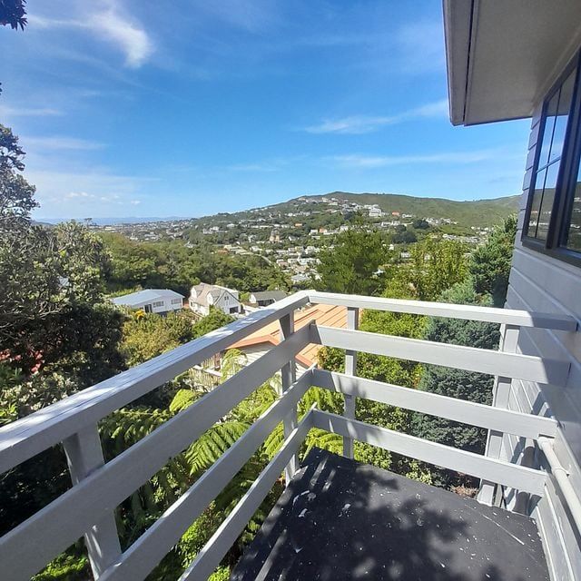 Chic 3BR Townhouse in Karori! Deck & Garden - Photo 1
