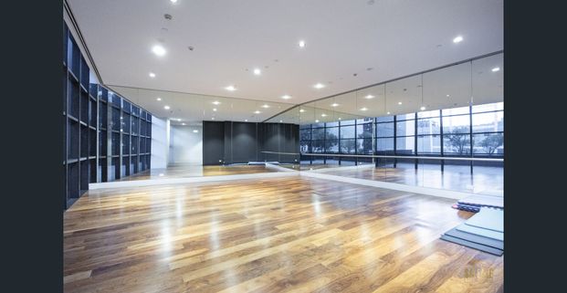 Luxury 2-Bedroom Apartment in the Heart of Sydney’s CBD for LEASE - Photo 1