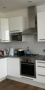 1 Bed Flat, Pembridge Road, W11 - Photo 3