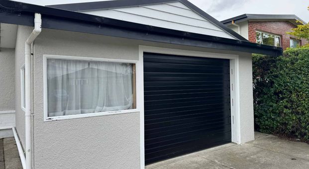 Spacious Two‑Bedroom Home in a Sought‑After Area - Photo 1