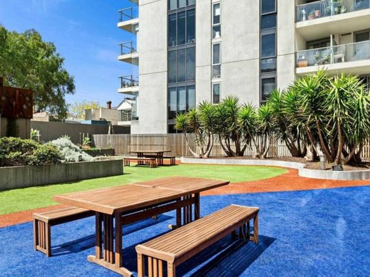 Bayside Lifestyle on Nott Street – 6 or 12 Month Lease - Photo 1