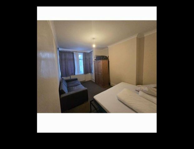 Room in a Shared Flat, Coventry Road, IG1 - Photo 1