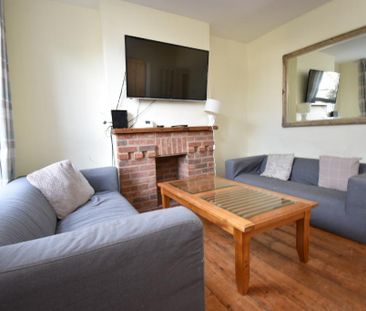 4 bedroom end of terrace house to rent - Photo 1