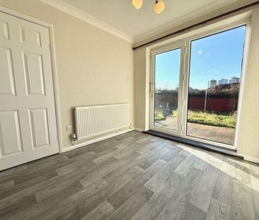 4 bedroom semi-detached house to rent - Photo 3