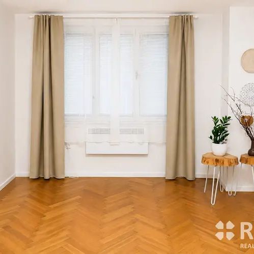 Pronájem bytu 2+kk v bezprostřední blízkosti centra města na ul. Kounicova - Photo 1