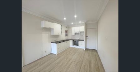 TWO BEDROOM UNIT IN A GREAT LOCATION! - Photo 3