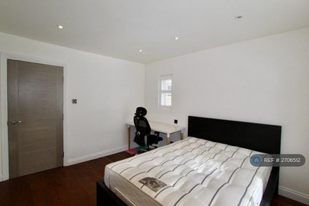 4 bedroom terraced house to rent - Photo 5