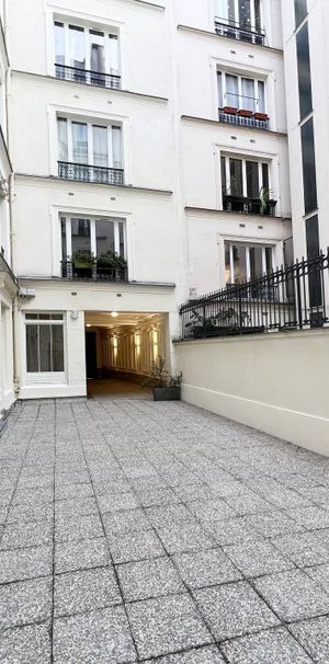 Rental Apartment Paris 9th Faubourg-Montmartre - Photo 1