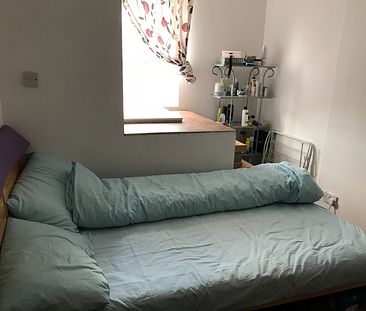 Room in a Shared Flat, Near Uni Oxford Road Piccadilly Stat, M12 - Photo 2