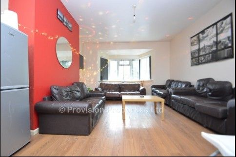 6 Bedroom Student Lettings Leeds - Photo 1