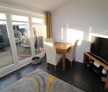 2 bedroom end of terrace house to rent - Photo 1