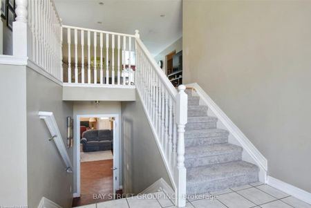 Detached Home For Lease | X8147144 - Photo 5