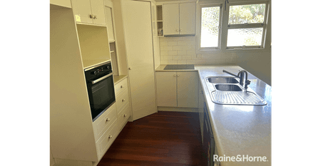 Convenient, Comfortable Living in Central Kingaroy - Photo 4