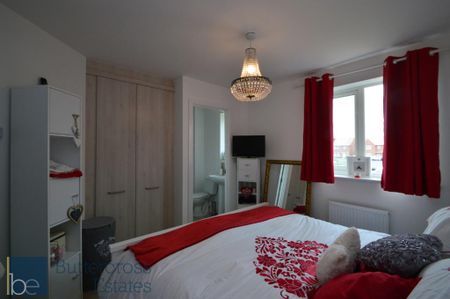 3 bedroom semi-detached house to rent - Photo 5