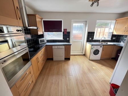 3 bedroom terraced house to rent - Photo 4