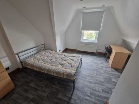6 Bed Student Accommodation - Photo 4