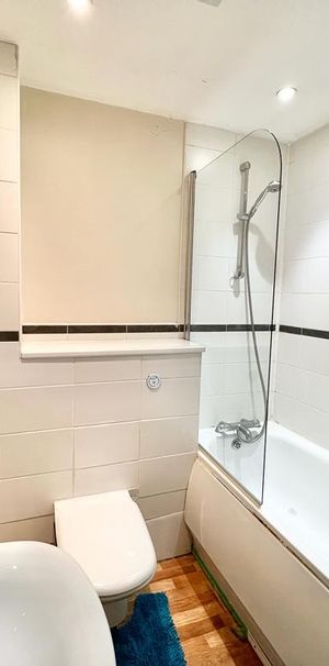 1 bedroom in a house share to rent - Photo 1