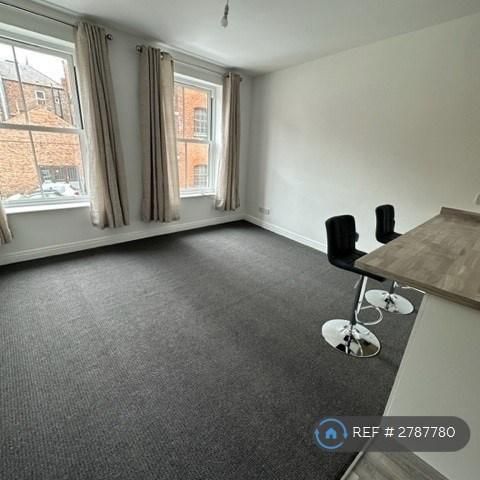 4 bedroom flat to rent - Photo 1