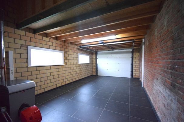 Landelijk gelegen, halfopen woning met tuin, garage en 2 slaapkamers - Photo 1