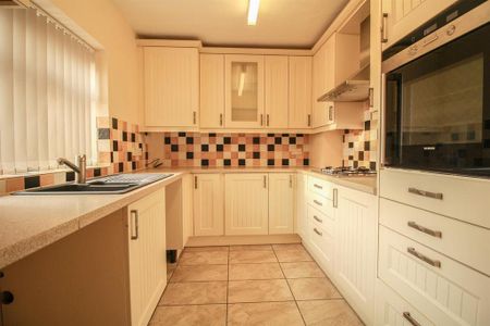 3 bedroom semi-detached house to rent - Photo 4