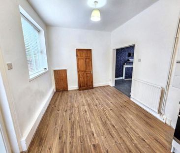 3 bedroom end of terrace house to rent - Photo 2