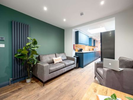 OX Living is proud to present this high-quality 9-bedroom co-living property, perfect for working professionals looking for stylish, stress-free living. Room 4 - Photo 4