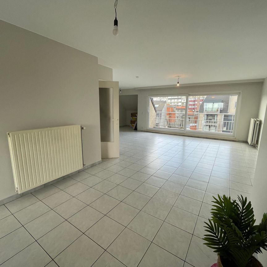 Mooi duplexappartement met drie slaapkamers en twee zongerichte terrassen. - Photo 1