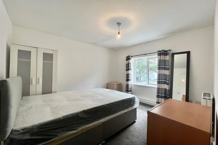 5 bedroom flat to rent - Photo 4
