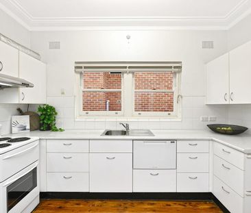 Four Bedroom Family Home - Photo 5