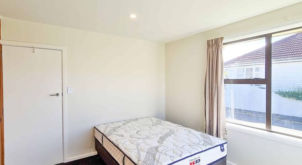 2BR Hornby Haven w/ Courtyard - Photo 1