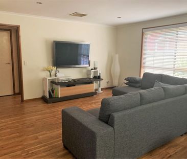 Furnished Central Townhouse - Photo 4