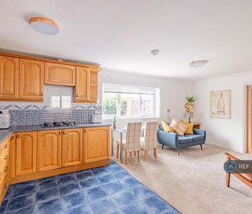 1 bedroom in a house share to rent - Photo 1