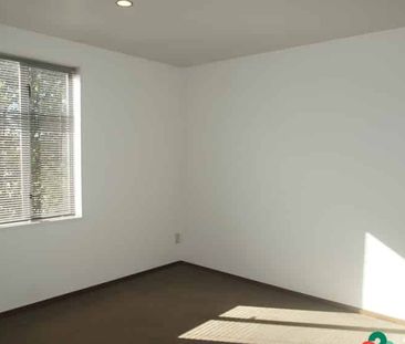 Modern Townhouse in Central Location - Photo 1