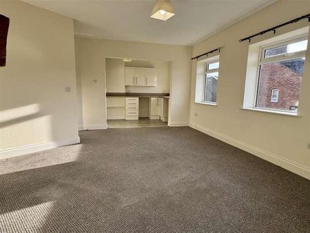 Dean Road, Scarborough, YO12 - Photo 2