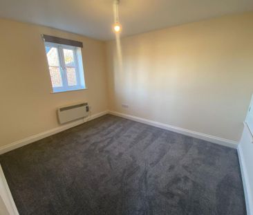 2 bedroom end of terrace house to rent - Photo 3