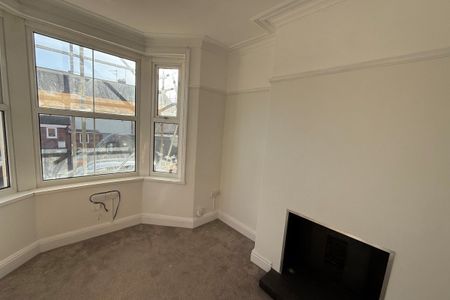 St. Pauls Avenue - Photo 3