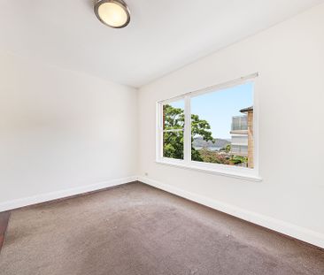 Bright & Sunny Apartment with Water Views - Photo 4