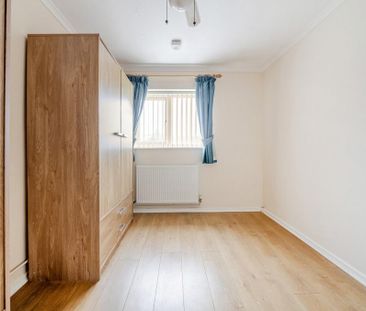 3 bedroom end of terrace house to rent - Photo 3