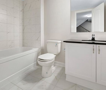 For Lease - 736 Mishi Private, Manor Park - Cardinal Glen and Area,... - Photo 2